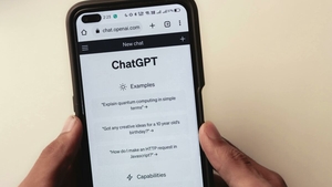„Vorbeam cu ChatGPT de opt ori pe zi”: criza de singurătate a Generației Z. Când AI devine „cel mai ușor interlocutor”