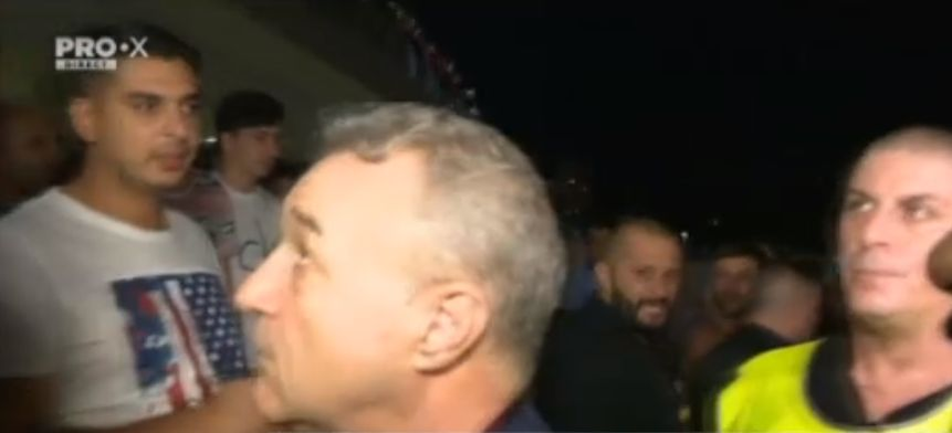 Gigi Becali, scandal cu suporterii după meci: „Bă, cine ești tu să mă înjuri pe mine?”