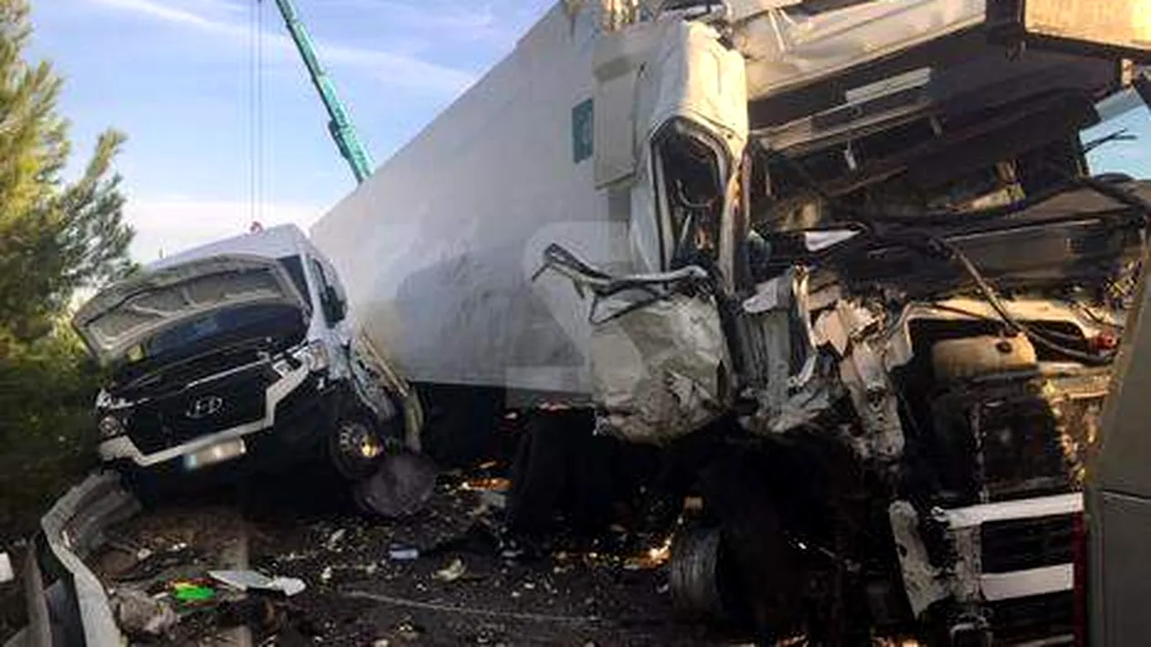 Un român a murit în timp ce își repara camionul, pe o autostradă din Spania! Un TIR l-a lovit în plin