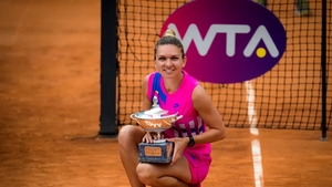 Ea este sosia Simonei Halep! Are 50 de ani, dar seamănă izbitor cu jucătoarea de tenis