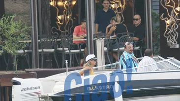 Milionarul egiptean Abbas nu este strain de showbizzul autohton. Vezi ce cantareata celebra l-a initiat in distractiile nocturne