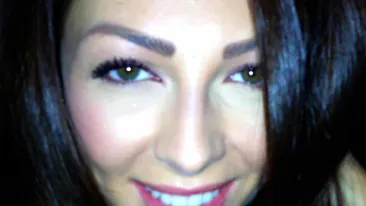 Incredibil! Nu o să îţi vină să crezi cu ce poze doarme sub pernă Ilinca Vandici!