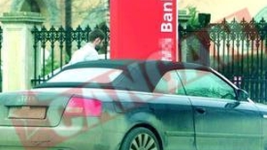 Pulhac si-a "alimentat" iubita plecata la shopping