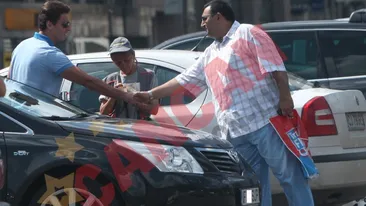 Mircea Badea, vanat de o admiratoare in centrul Capitalei