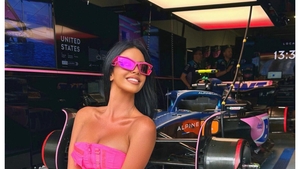 Ivana Knoll a stârnit sute de mii de reacții după apariția incendiară de la Formula 1 | Galerie foto