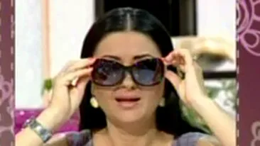 VIDEO Gabriela Cristea socheaza! A prezentat emisiunea din aceasta dimineata cu ochelari de soare la ochi! Oare ce ascunde in spatele lor?