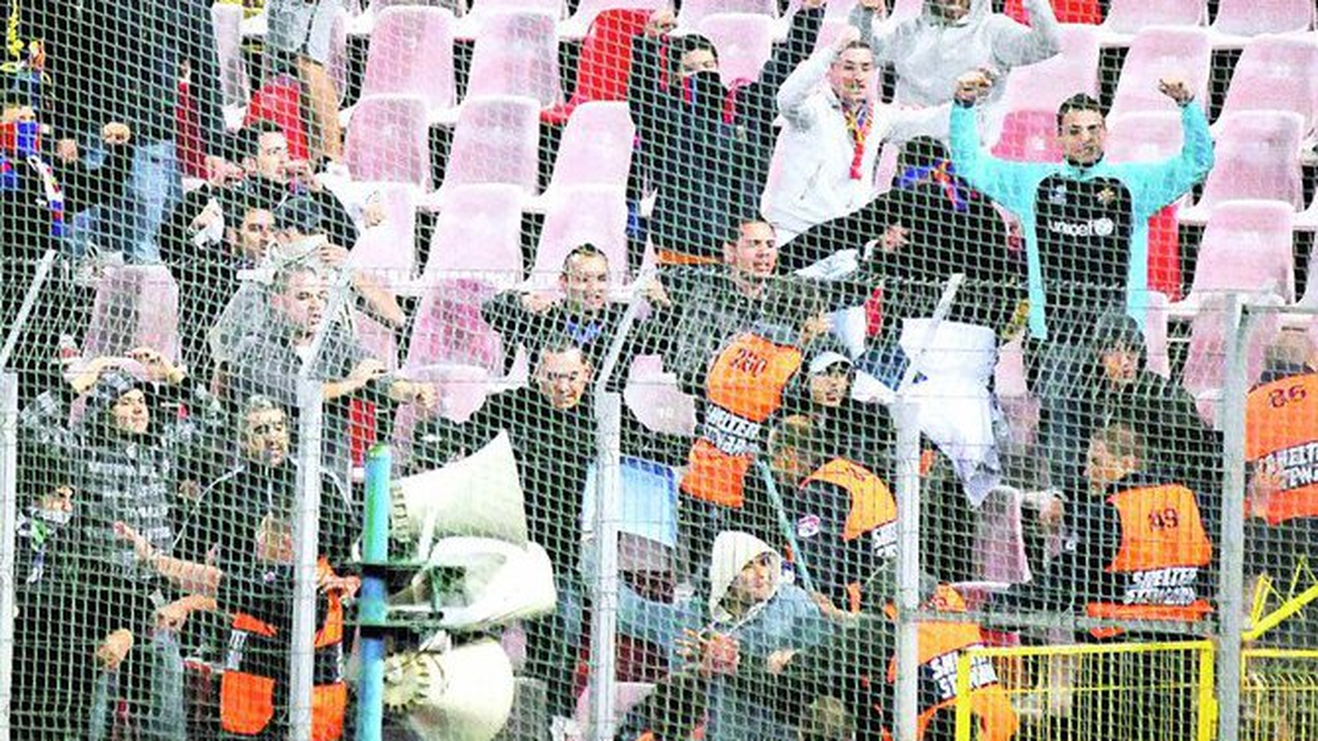 L-a umplut de sange cu catarama de la curea