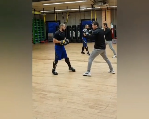 Mircea Badea, provocat să urce din nou în ring după ce a fost făcut KO de Tedi Emi! Cine i-a lansat invitația