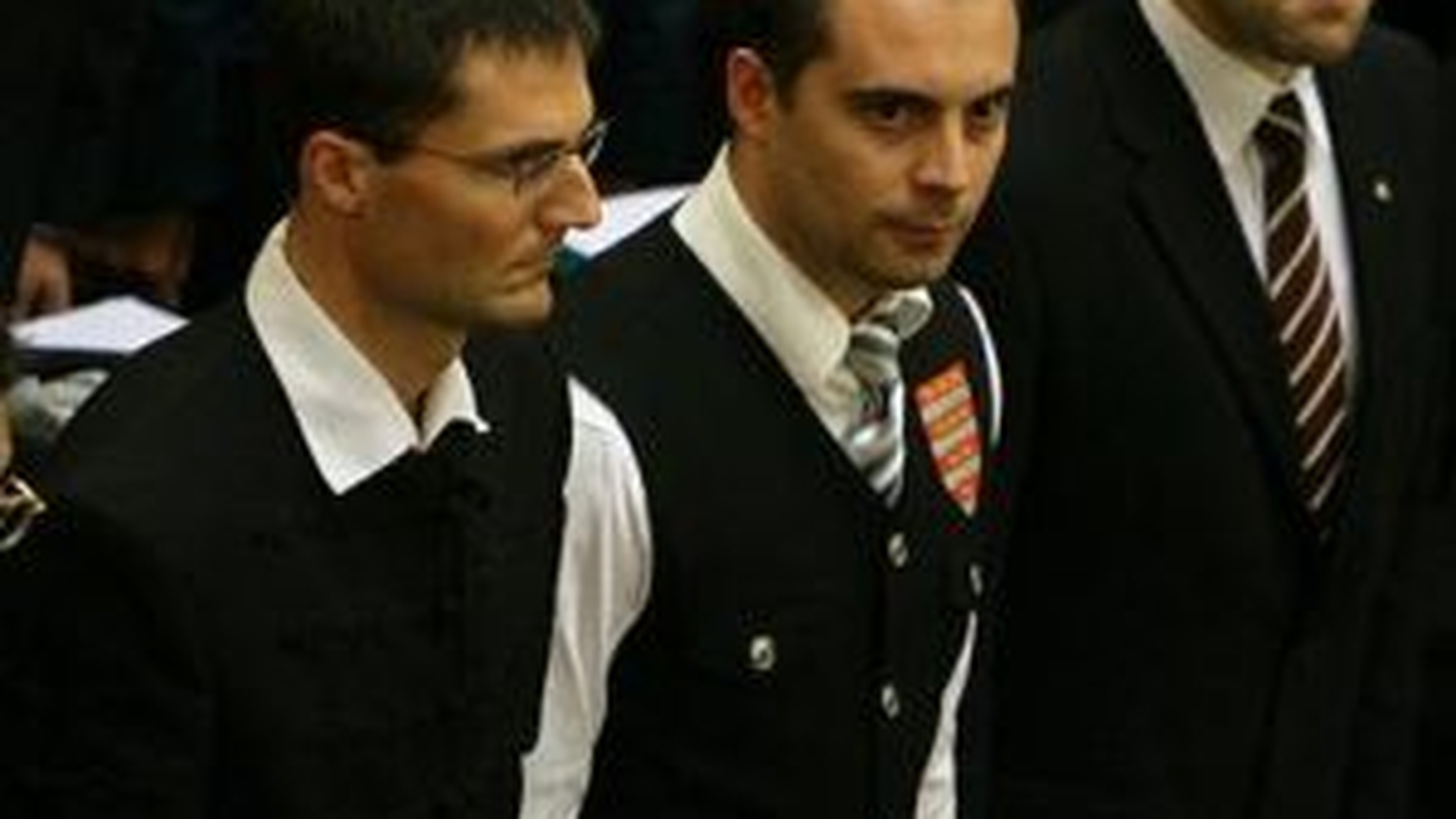 Liderul partidului ungar de extrema-dreapta Jobbik a purtat vesta Garzii Ungare la depunerea juramantului