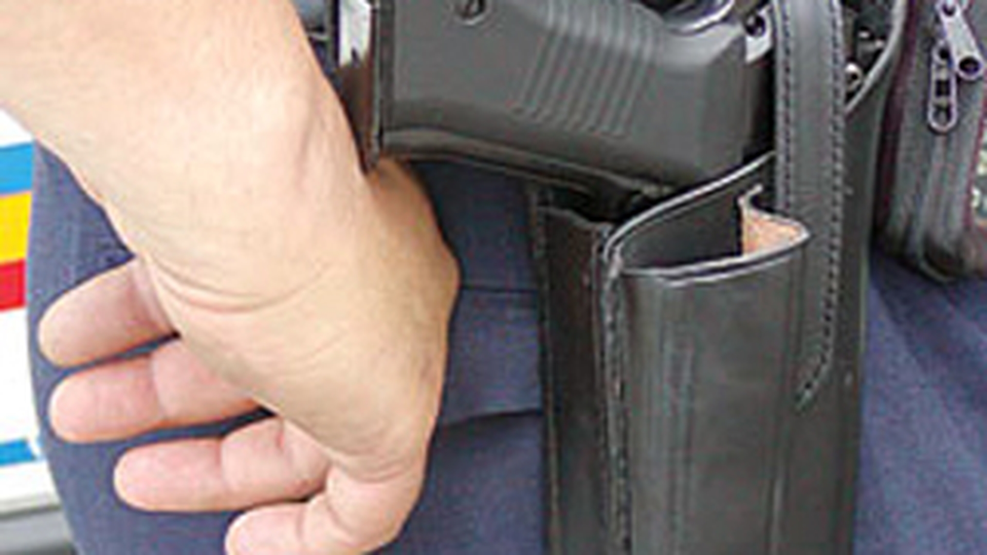 Mai multe masini au fost avariate de soferul unui autoturism care incerca sa scape de politisti