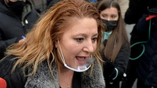 Diana Șoșoacă, anunț șoc: „Polițiștii primesc bonusuri la salariu dacă încătușează oameni fără botniță
