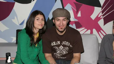 E fierbinte rau, frige, frige Cum arata fosta iubita a lui Smiley in costum de baie! A fost singurica la mare si...