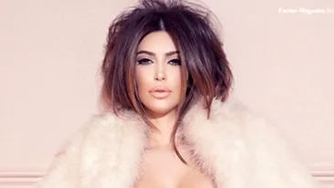 Şi-a scos toate atuurile la înaintare! Kim Kardashian, mai sexy ca niciodată în lenjerie intimă retro