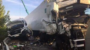 Un român a murit în timp ce își repara camionul, pe o autostradă din Spania! Un TIR l-a lovit în plin