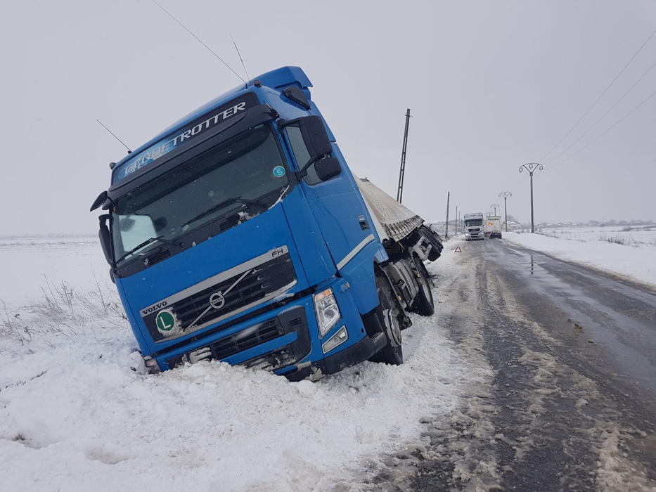 TIR derapat pe DN 71