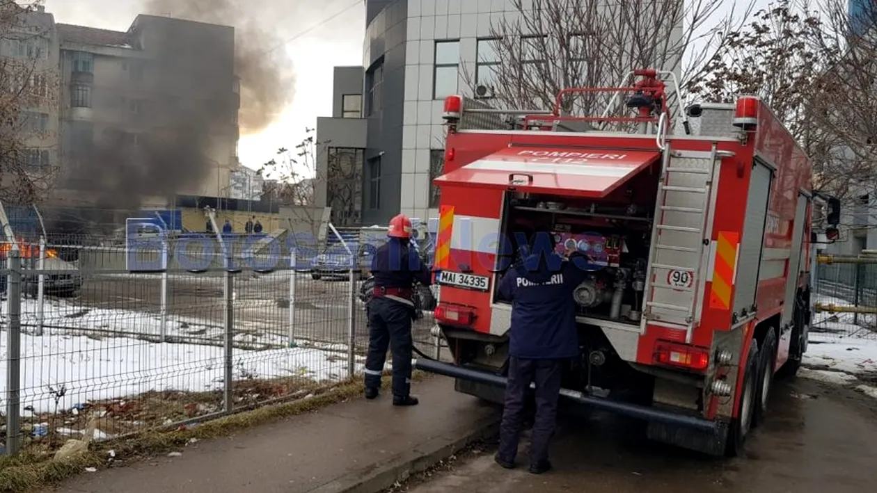 Alertă la sediul unei bănci din Bistrița: oamenii evacuați, după ce clădirea a fost acoperită de fum
