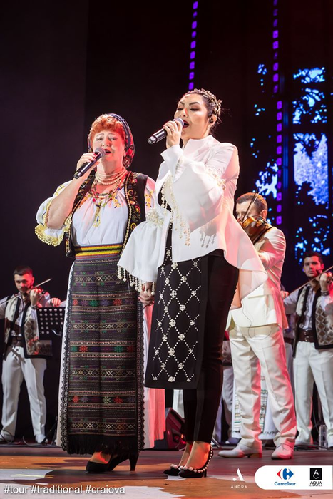 Ce a pățit Andra Măruță în timpul ultimului concert, de la Craiova! Ce au făcut spectatorii din primul rând