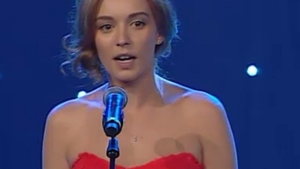 Diana Dumitrescu, apariţie răvăşitoare la premiile Gopo 2013! Uite-o pe blondină cât este de elegantă, într-o rochie roşie!
