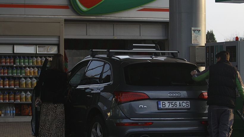 VIDEO EXCLUSIV. I-a zâmbit, i-a şoptit ceva, apoi… Cum l-a amăgit Andreea Berecleanu pe băiatul de la pompă