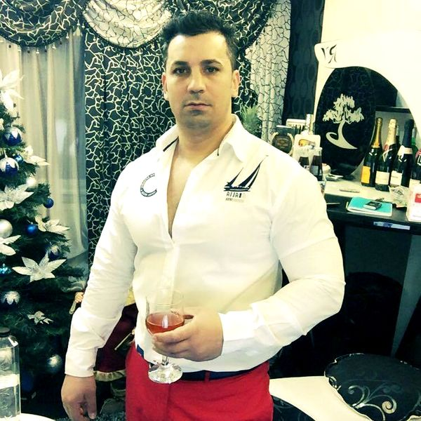 Robert al lui Ioc, căutat de polițiști