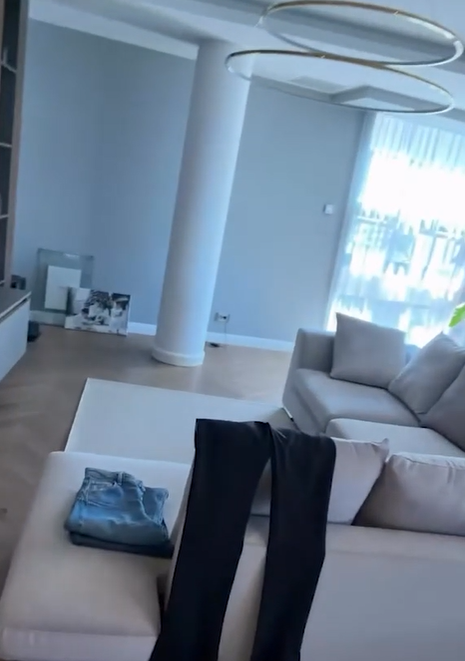 Cum arată casa în care locuiește Andreea Popescu, după divorț? Baie ca a ei, mai rar
