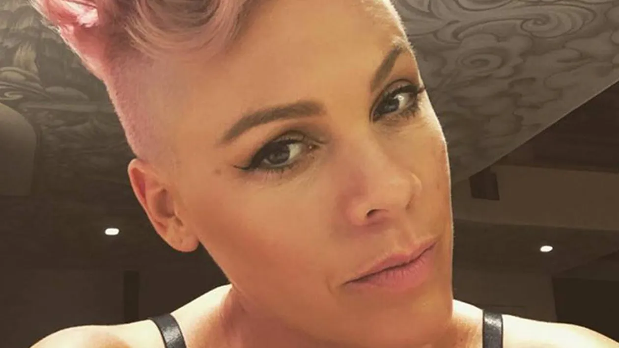 PINK a născut! Primele imagini cu băieţelul ei