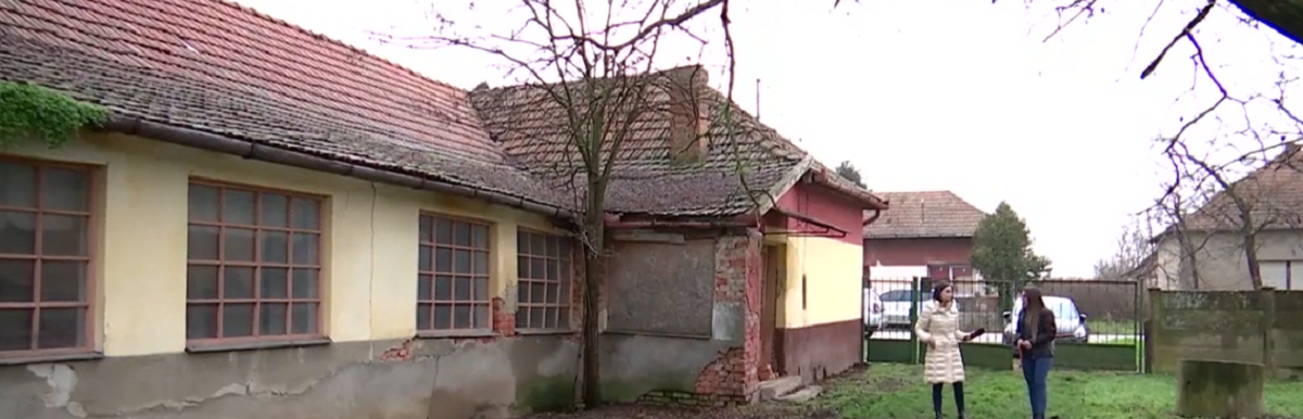 O româncă şi-a cumpărat o casă cu 5.000 de euro, cu 4.000 mp de teren. Cum arată şi câte camere are