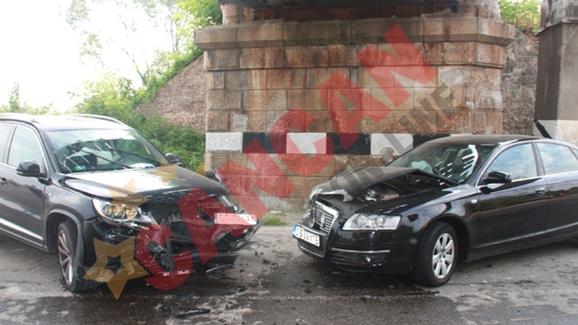 Un VW Tiguan şi un Audi A 6 facute praf la Ezeriş