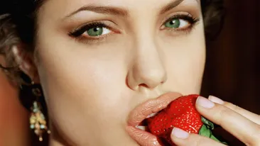 Şi-a dorit buze precum ale ANGELINEI JOLIE, dar a trăit un coşmar! Această femeie nu şi-a mai putut închide gura timp de 10 ani!