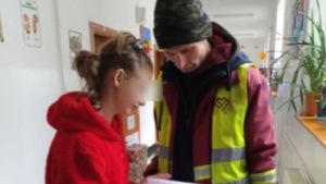 El este Marius, tatăl care i-a fost rușine cum era îmbrăcat și nu a intrat la serbarea fiicei lui. Povestea impresionantă a măturătorului a devenit virală