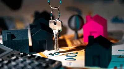 Cum trăiesc românii cu credit ipotecar. Între siguranța unui „acasă” și prețul plătit în fiecare lună