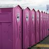 Orașul din Austria în care bărbații merg gratis la toaletă, dar femeile plătesc. Primăria a fost dată în judecată