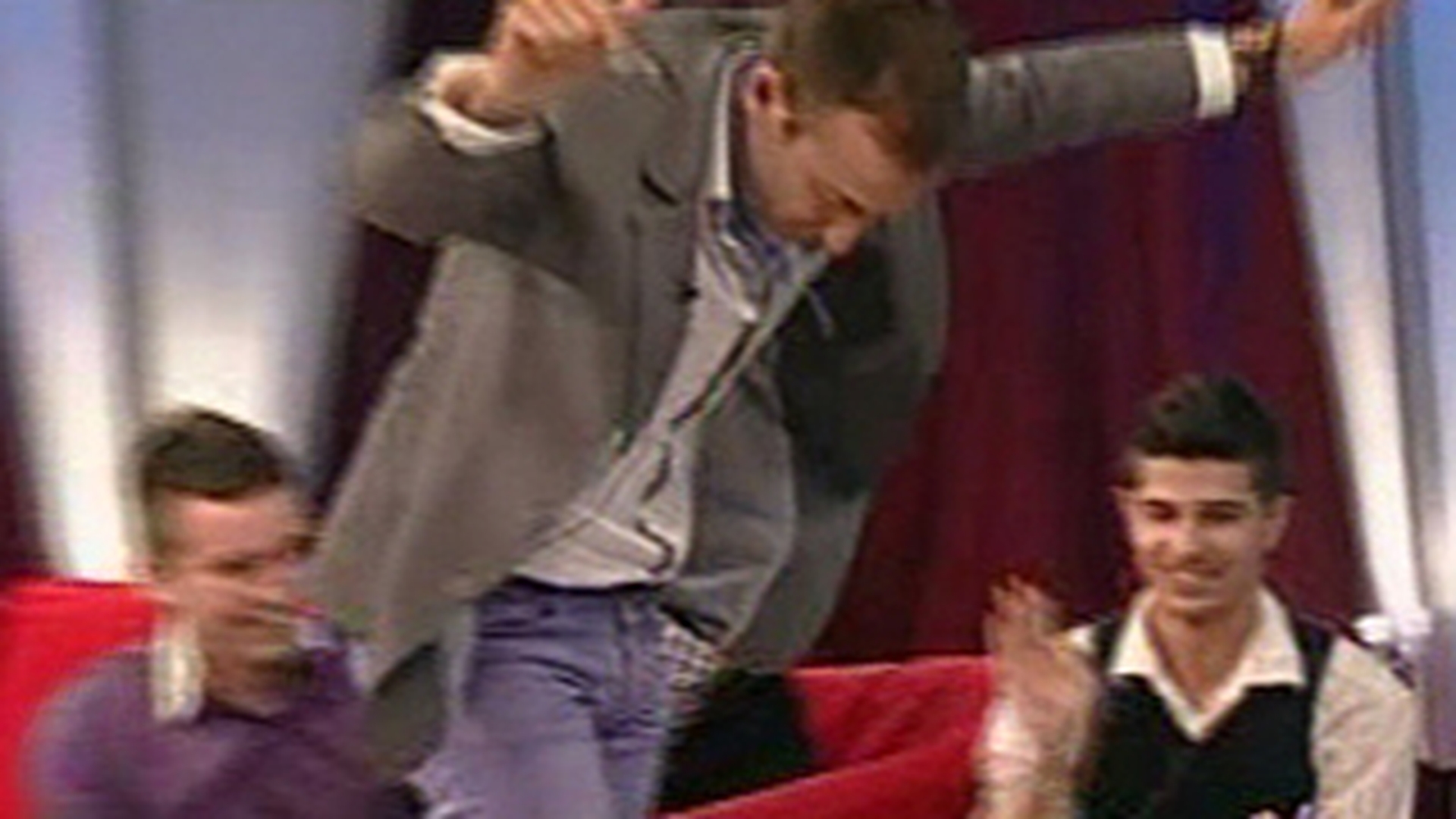 VIDEO Uite cum danseaza machedoneste si sparg farfurii Radu Mazare si fiul lui