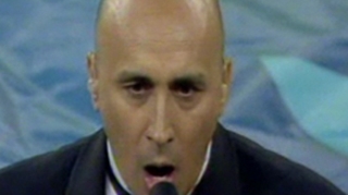 VIDEO Marcel Pavel si-a batut joc de imnul national la meci! Vezi in ce hal a putut sa incurce versurile