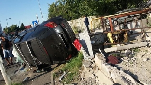 Accident grav în Pipera! O mașină lovită de un TIR a ricoșat într-un pieton! Victima se află în stare foarte gravă, iar în zonă este pericol de explozie
