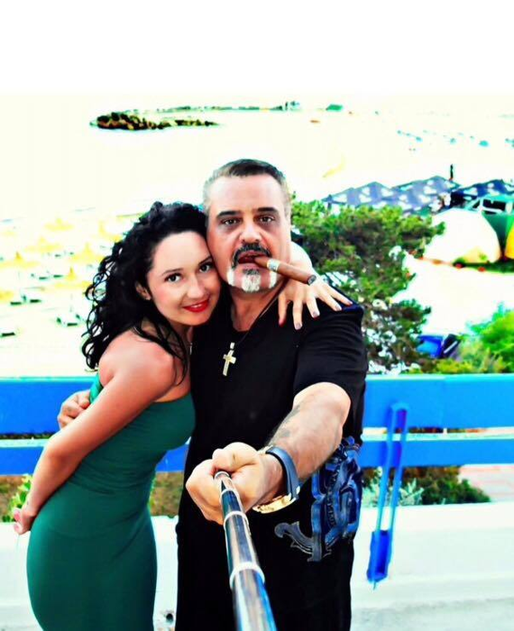 Felicia de la Vox e deja istorie. Milionarul a combinat o brunetă cu sâni gigantici!
