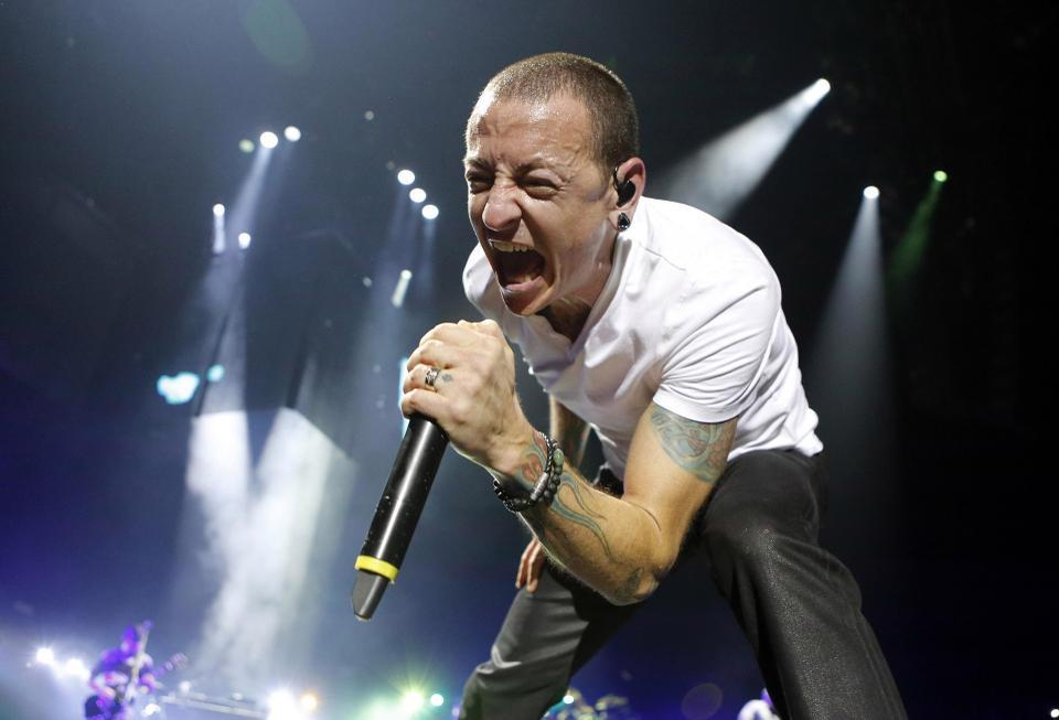 Prima reacţie a trupei LINKIN PARK, după ce solistul CHESTER BENNINGTON s-a sinucis. Lumea muzicală e în doliu! Ce a transmis RIHANNA