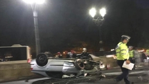 Accident grav în Capitală! Pasajul Unirii a fost blocat, după ce un șofer s-a răsturnat cu mașina