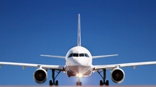 Sase pasageri, retinuti in SUA dupa ce au stat prea mult in toaleta avionului