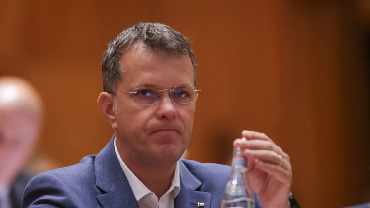 Ministrul Apărării, Ionuț Moșteanu, show cu trotineta în sediul USR! Imagini video inedite