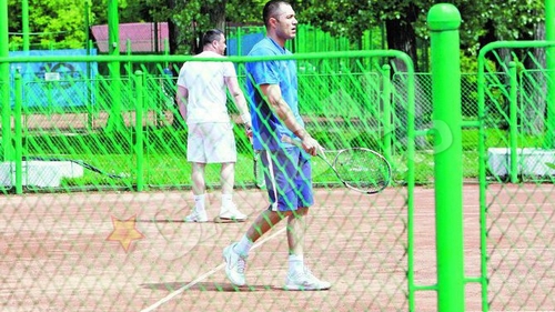 Au "turbat" pe terenul de tenis