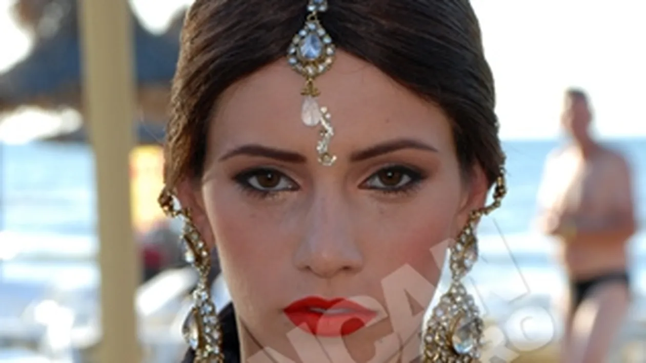 Concurenta tunsa zero la Next Top Model, cu peruca pentru o sedinta foto! Trebuia sa fie in rand cu celelalte fete