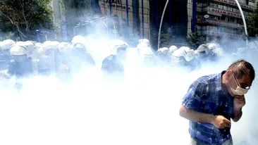 VIDEO / Proteste de amploare la Atena! Intervenție în forță a Poliției! Gaze lacrimogene, bastoane de cauciuc…