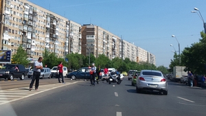 Accident teribil in Bucuresti. Motociclist grav ranit, dupa impactul cu un autoturism