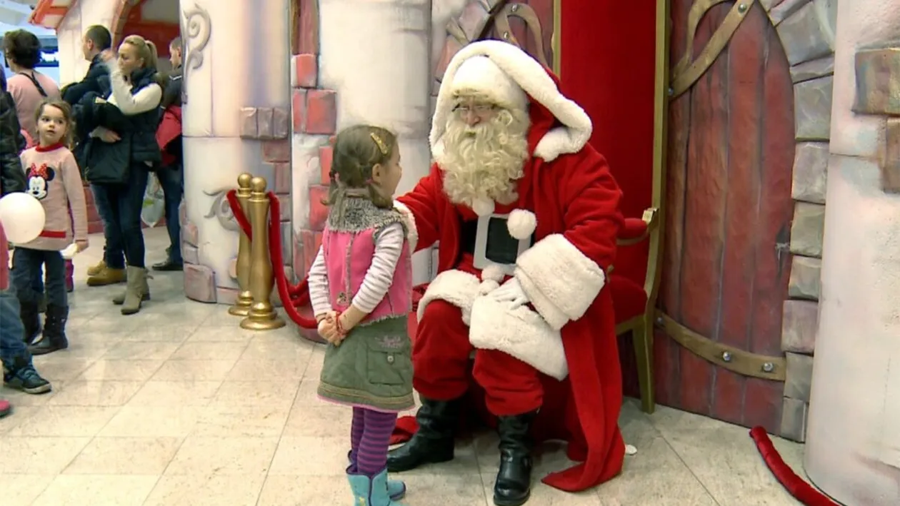 I-am făcut calculul! Ce salariu primește un Moș Crăciun în mall-urile din București, pentru 2 săptămâni de muncă