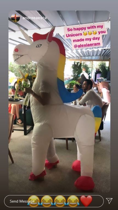 Andreea Esca, într-un costum de unicorn, primit cadou de la fiica ei