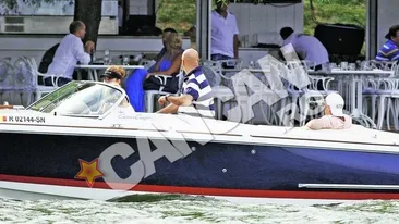 Sotia i-a tinut carma - Geoana s-a jucat de-a marinarul pentru o zi pe Lacul Snagov