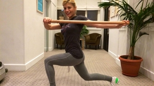 Toată lumea o critică pentru intervențiile estetice, dar stai să vezi cum arată Loredana Groza la prima oră, în sala de sport!