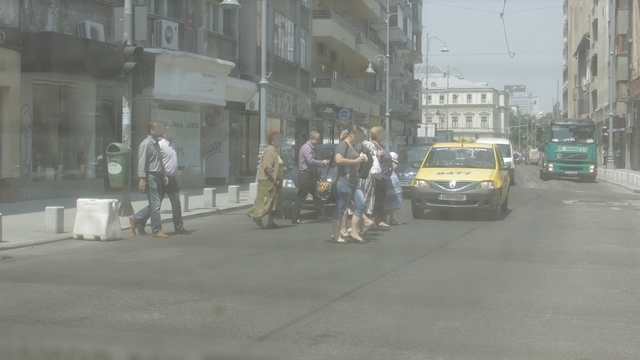 Emil Boc, agatat pe o trecere de pietoni din Capitala! Uite ce gest neasteptat a facut o pensionara!