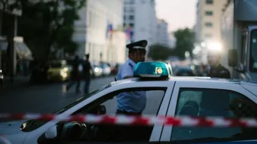 Trafic îngreunat pe Valea Prahovei. Motociclist grav rănit, după ce a intrat într-un TIR